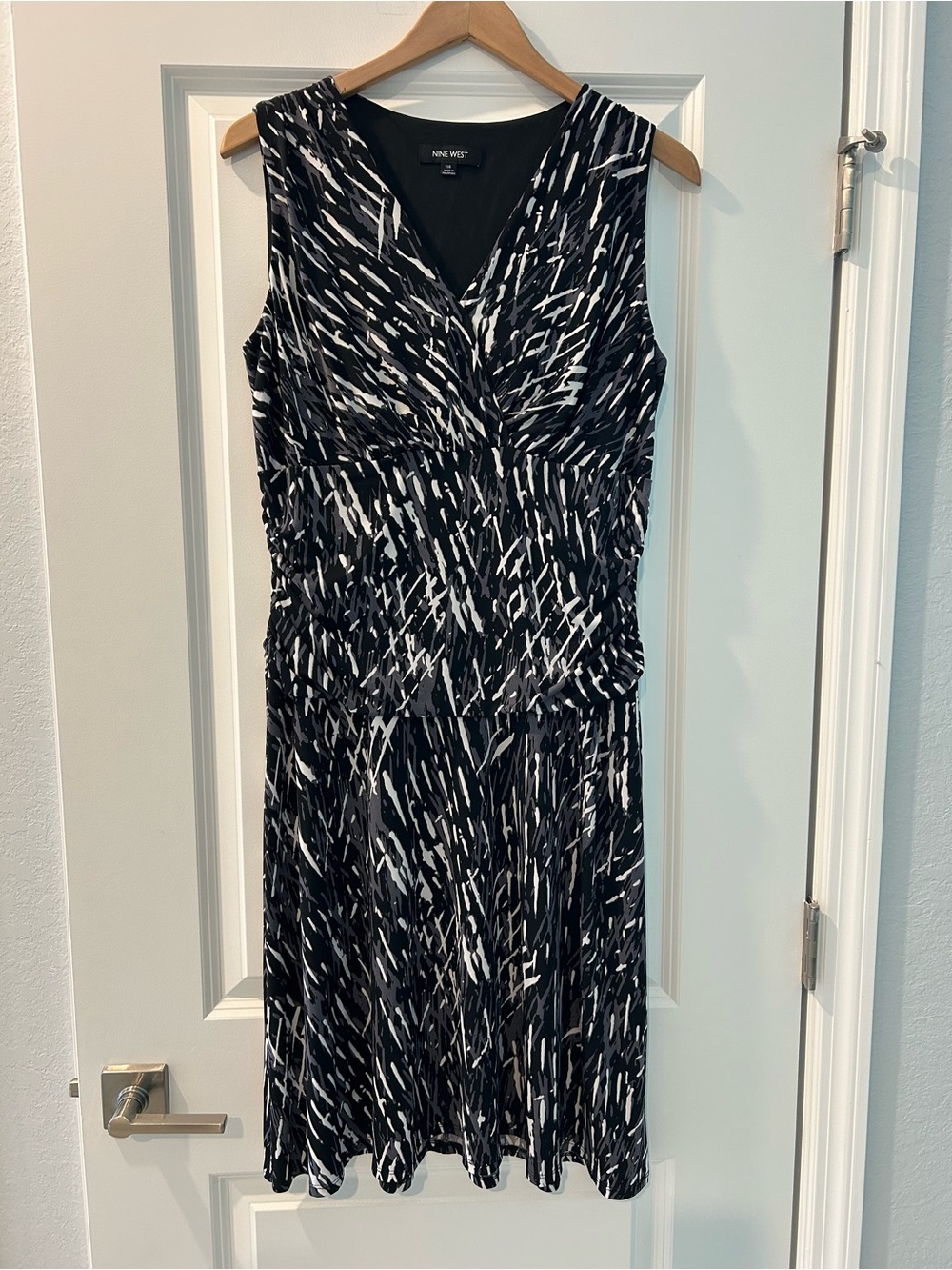 Nine West Black & White Abstract V-Neck Dress